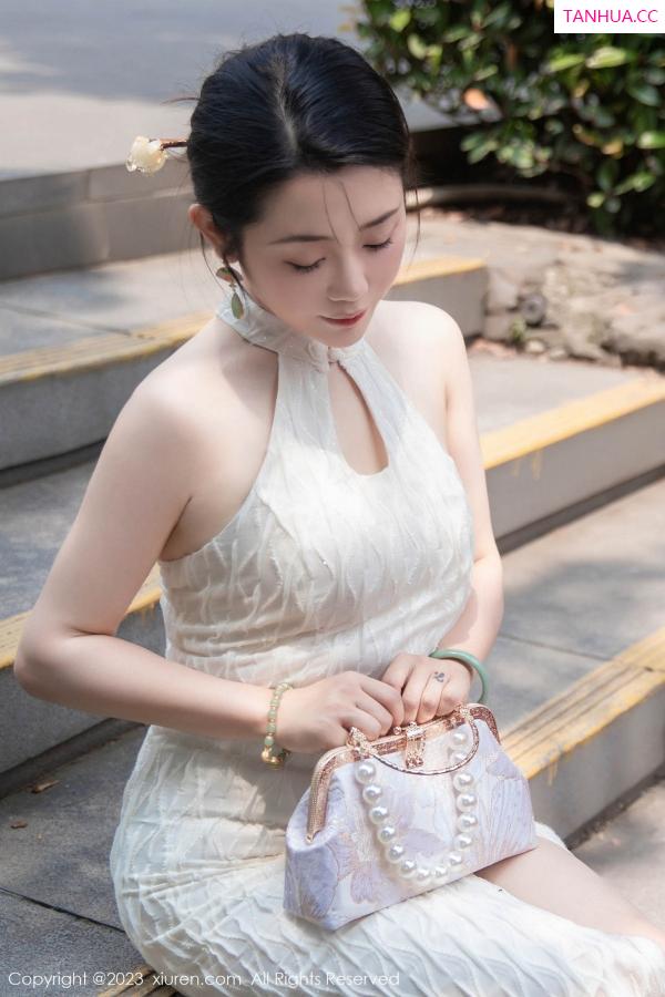   [XiuRen]高清写真图 2023.09.25 No.7435 严利娅Yuliya 旗袍美臀第13张图片
